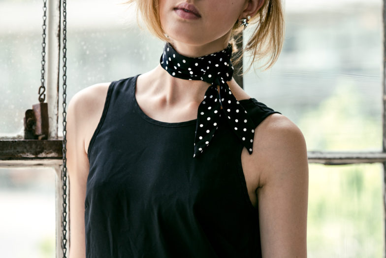 D:\Office Work\Rumaal.co.in\chriselle_lim_3_ways_tie_scarf-1-784x523.jpg