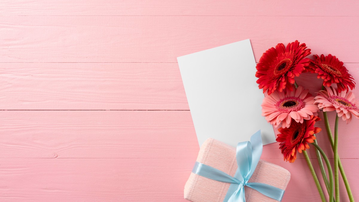 top-view-bouquet-flowers-with-gift-box-copy-space