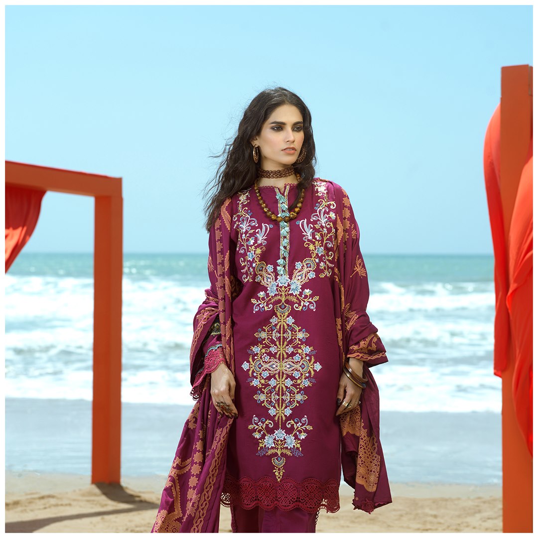 Style & Sparkle With Chic Wintery Trends at Ittehad Textile
