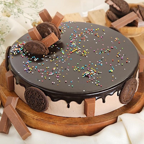Oreo kitkat chocolate cake