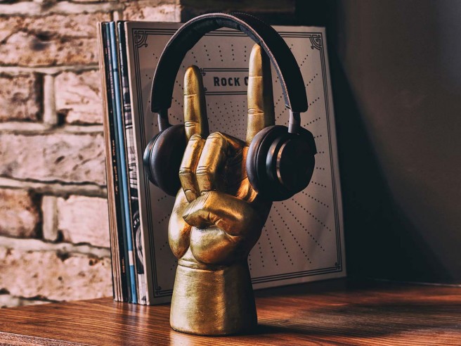 Hand display stand for headphones