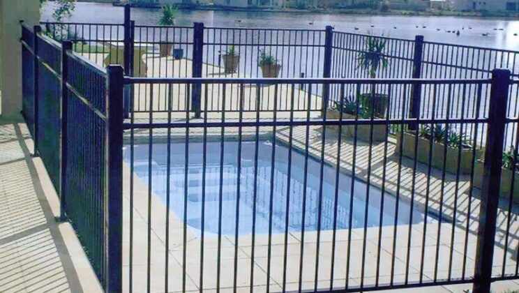 Tips for choosing the right kind of pool fencing