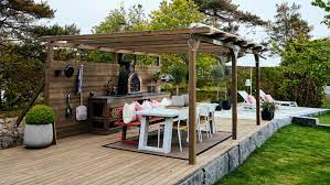 Tips for creating an outdoor kitchen in a small space