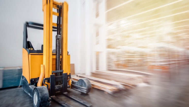 5 reasons to invest in automated material handling systems
